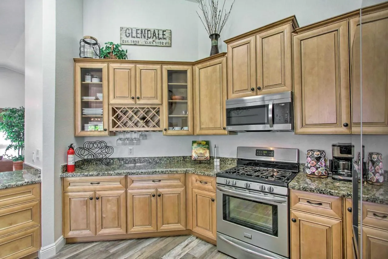 Villa Glendale Oasis With Saltwater Pool And Hot Tub! Phoenix Casa vacanze