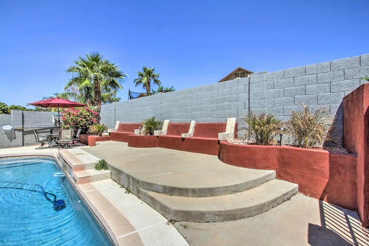 Дом отдыха Вилла Glendale Oasis With Saltwater Pool And Hot Tub! Феникс США