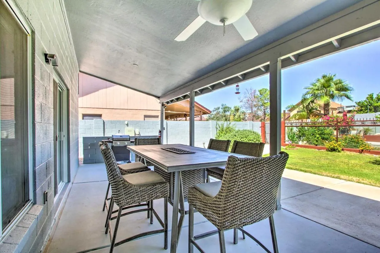 Вилла Glendale Oasis With Saltwater Pool And Hot Tub! Феникс