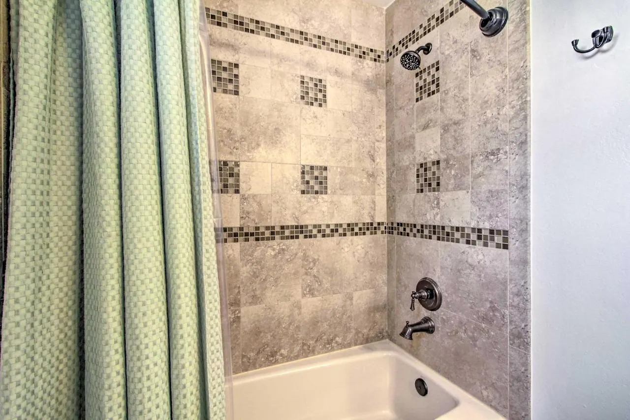 Вилла Glendale Oasis With Saltwater Pool And Hot Tub! Феникс Дом отдыха